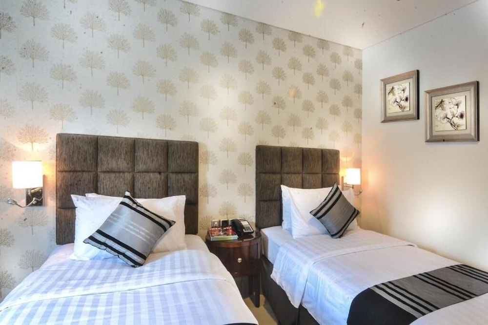 Permata Hotel 12/45