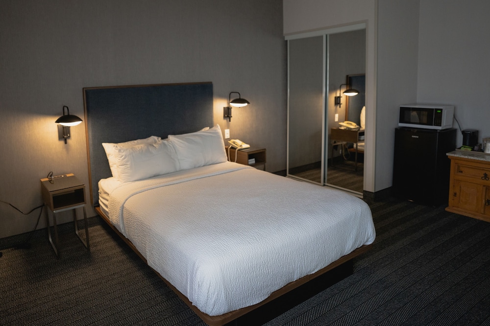 Room, Queen Bed