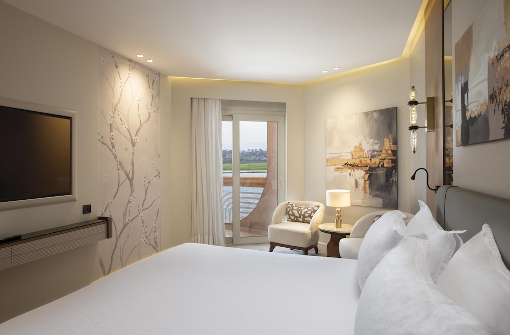 Royal, Elite, King Bed, Lateral Side Nile View، Sonesta St George Hotel 2/9