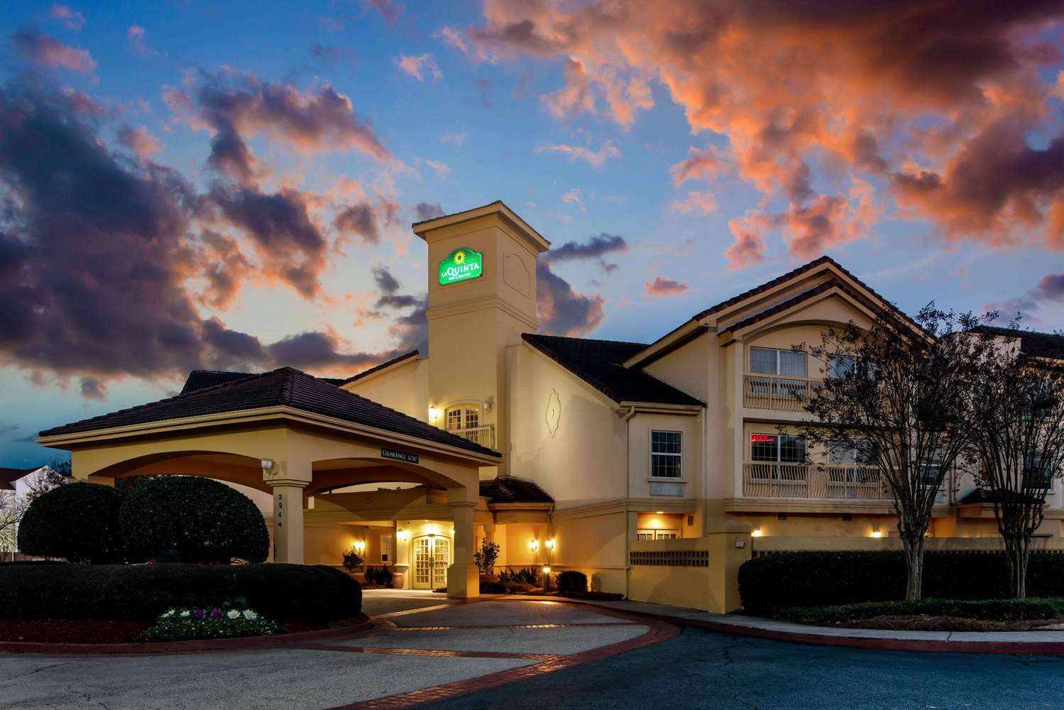 La Quinta Inn Suites Macon 8/45