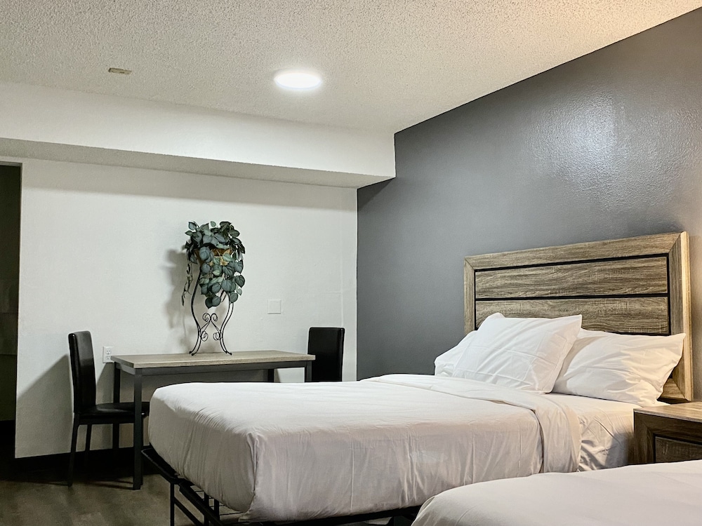 Siegel Slots and Suites 20/32