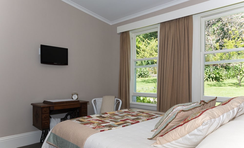 The Point Bed &amp; Breakfast 10/50