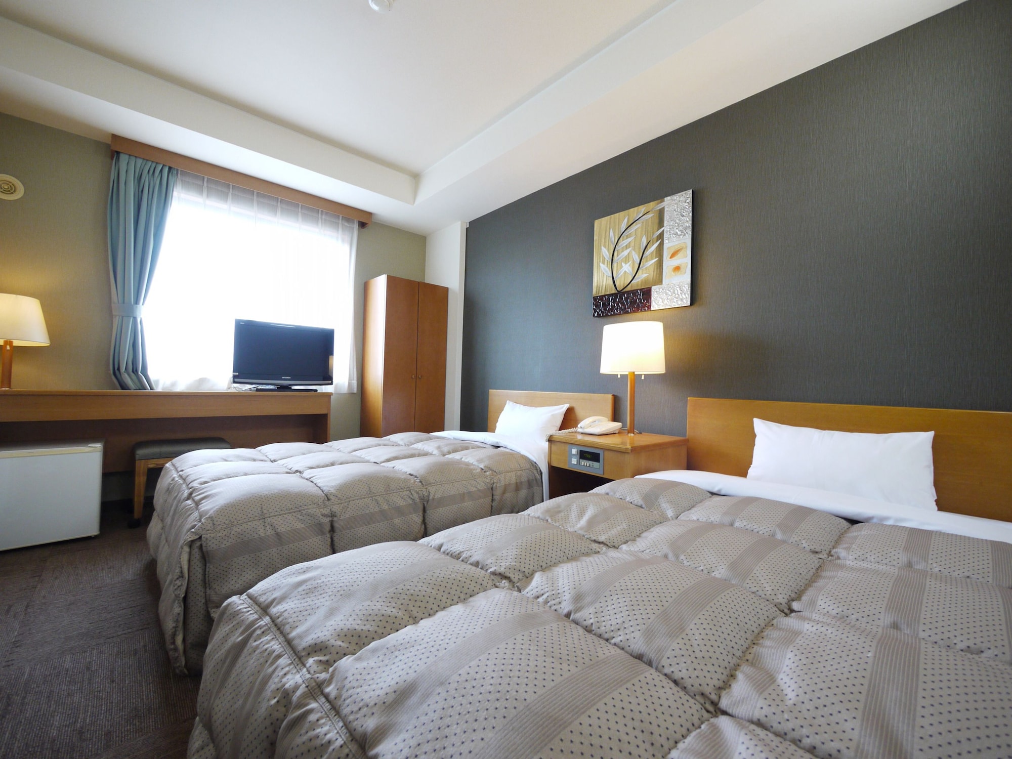 Room, Twin Beds, Smoking