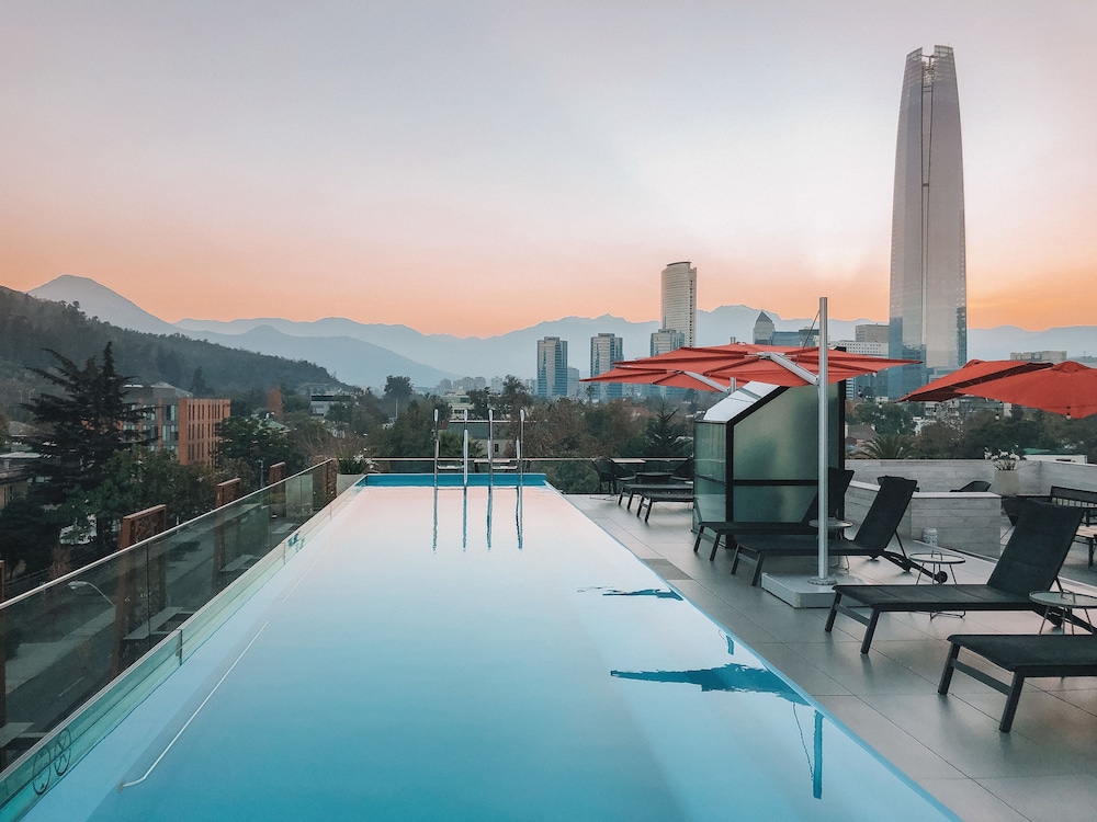 Ladera Hotel 44/50