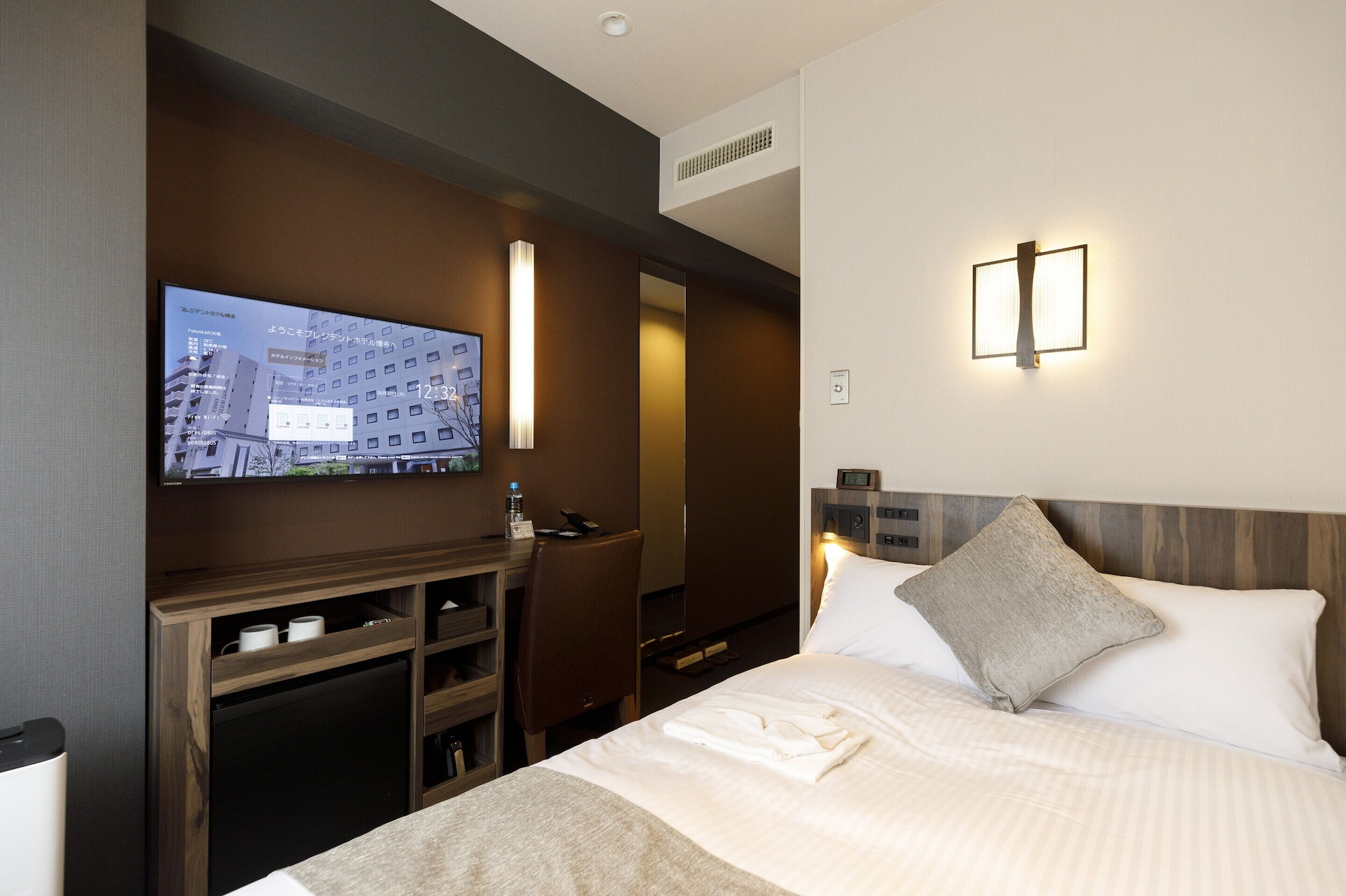 ROOM, SINGLE