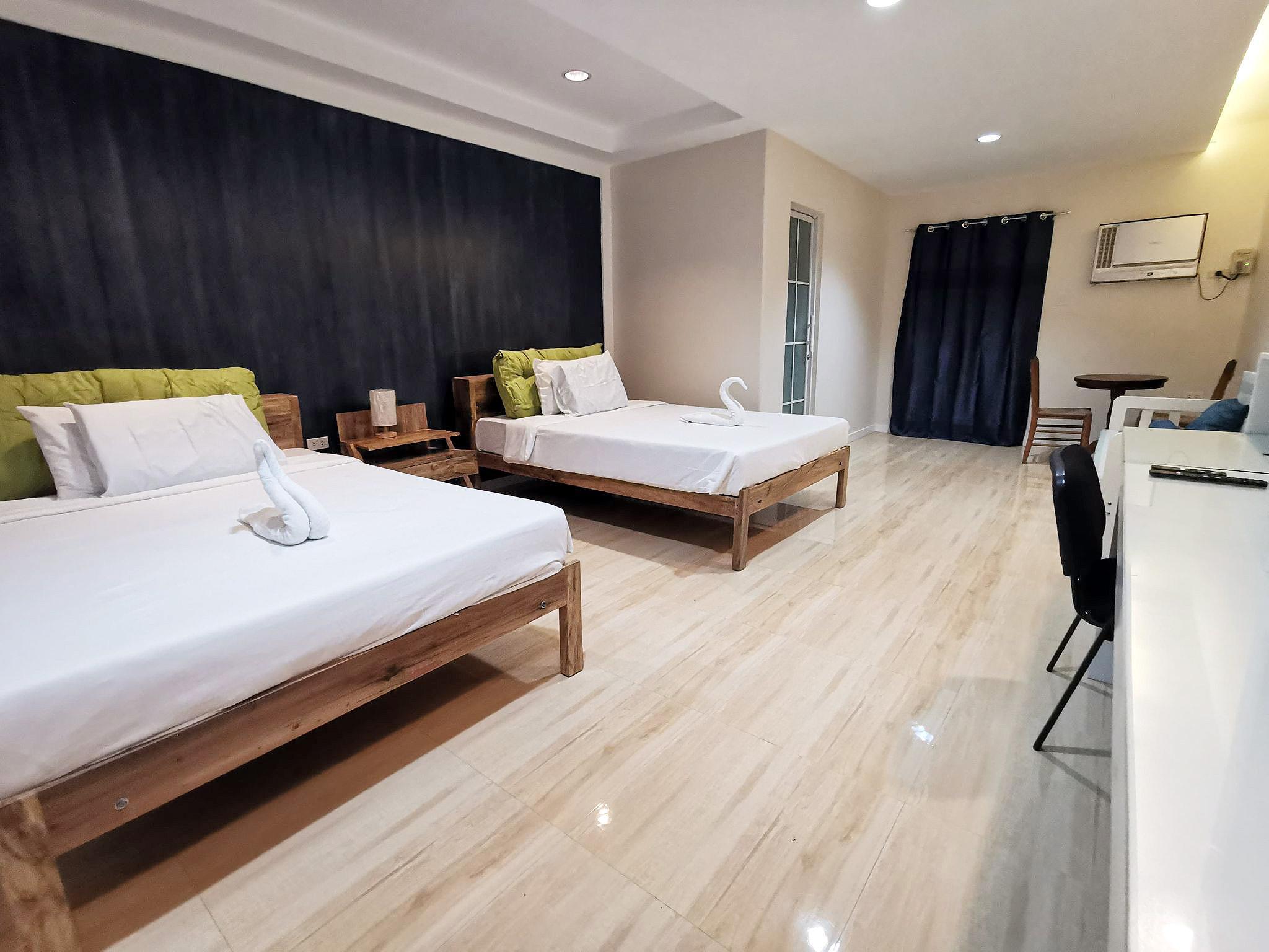 Deluxe, Double or Twin Bed