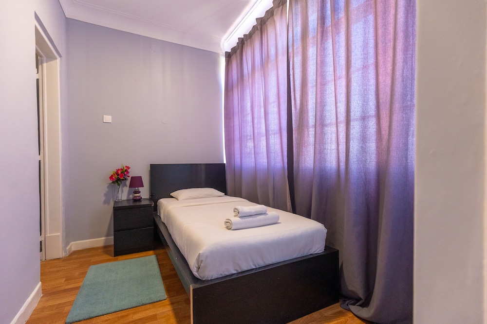 ROOM, SINGLE, PRIVATE BATHROOM
