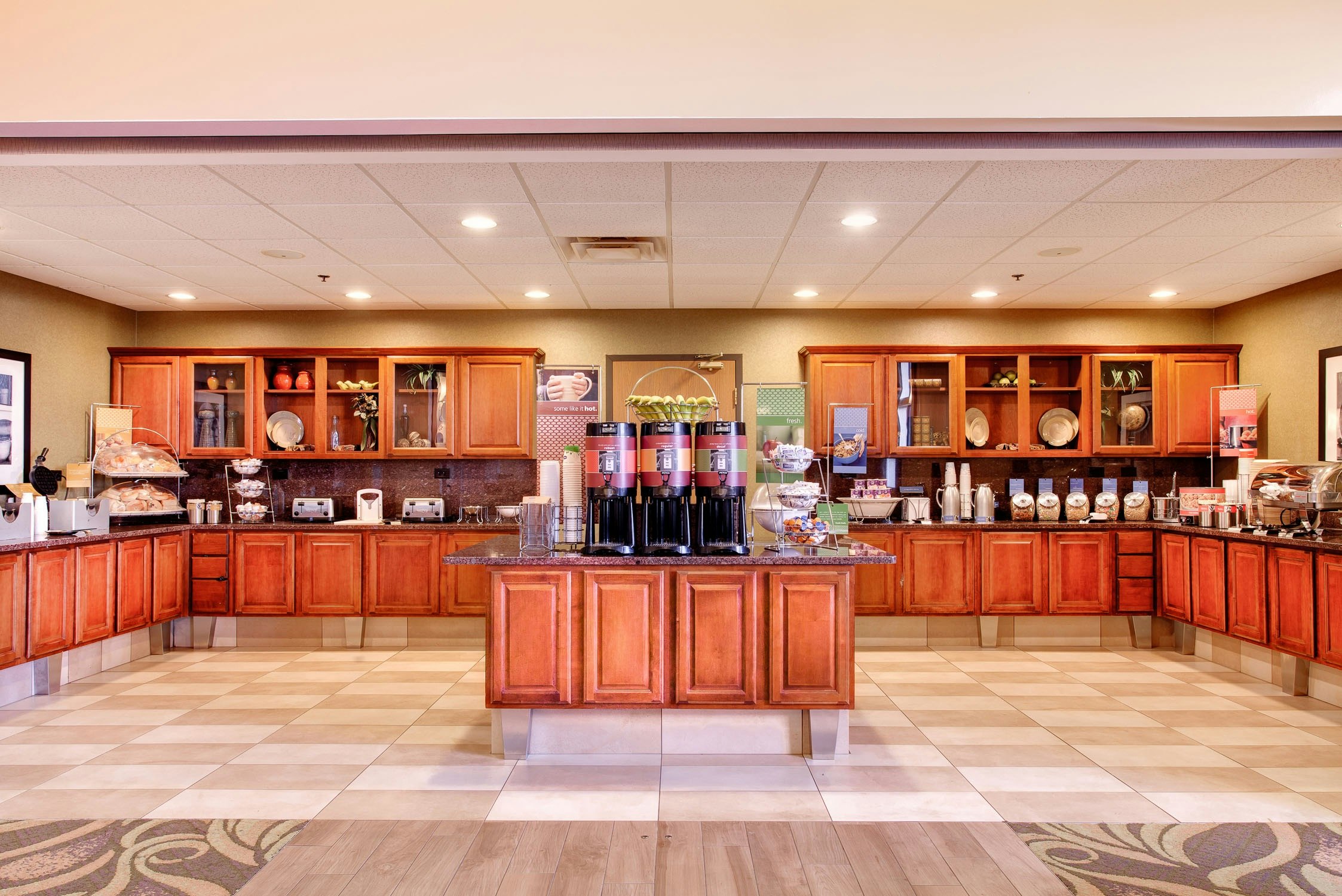 Hampton Inn Suites Addison 41/58