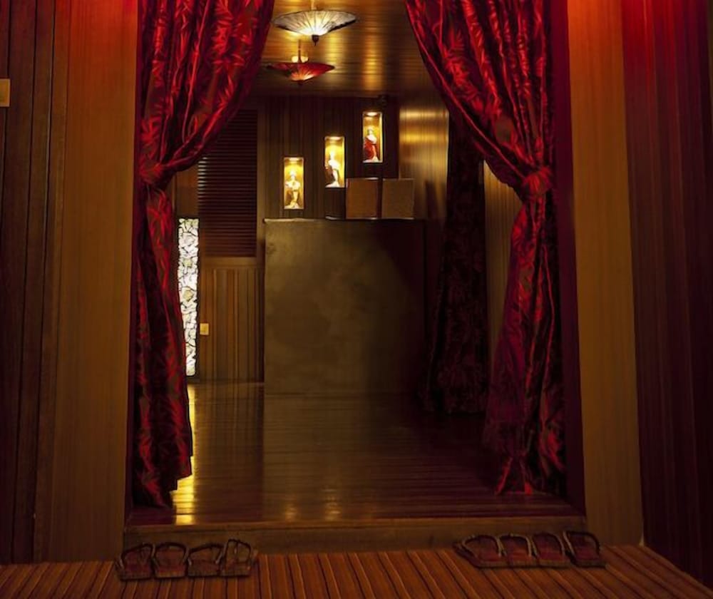 Grand Medallion Hotel 26/48