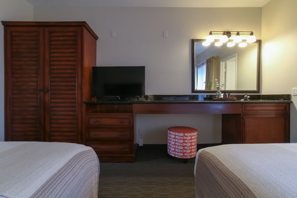 Oxford Suites Pismo Beach 8/35