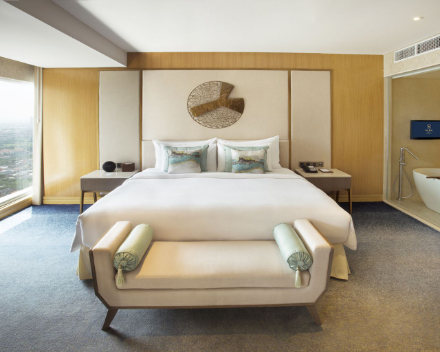 Glacier, Executive, Suite, Club Lounge Access