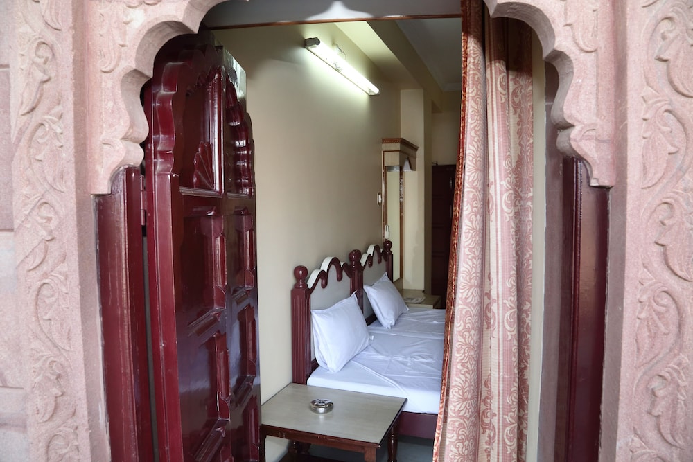 JEE RI HAVELI 49/50