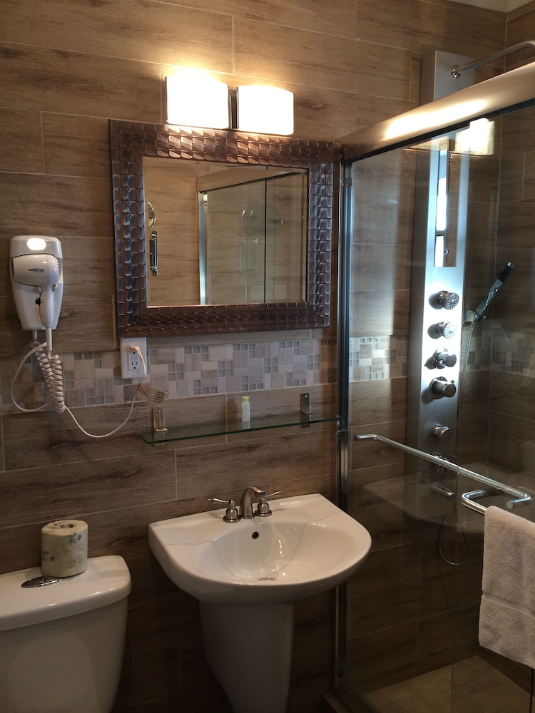 Olux Hotel Motel Suites 62/71