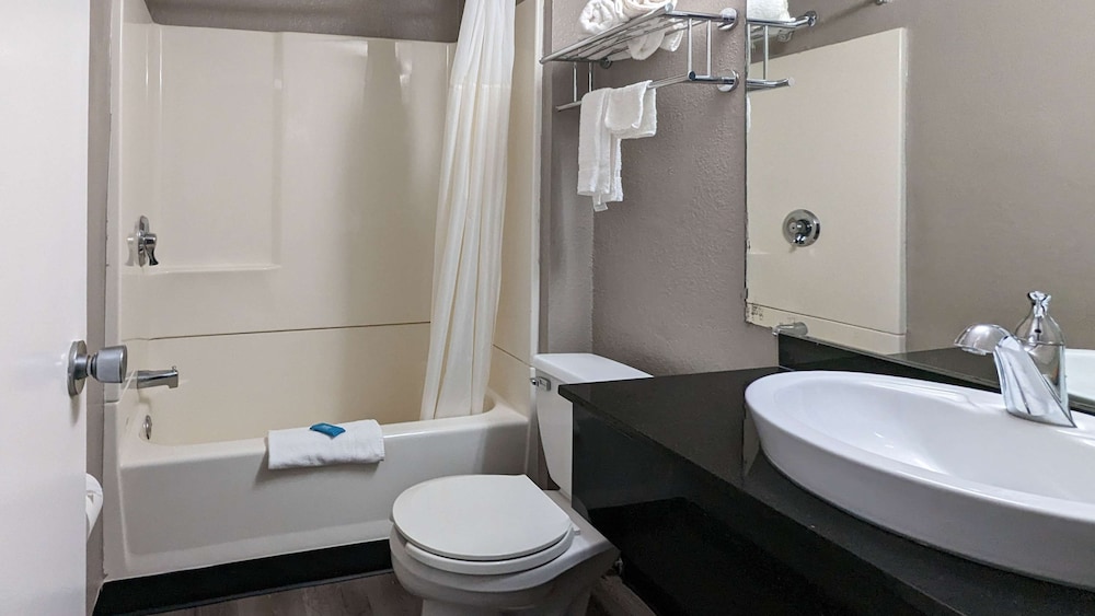 Motel6 Danvers, MA - Boston North 57/58