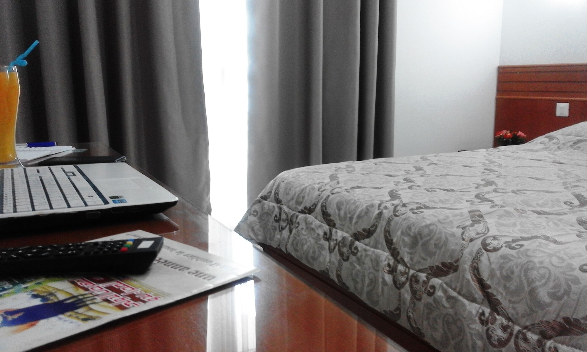 ROOM, DOUBLE OR TWIN BED