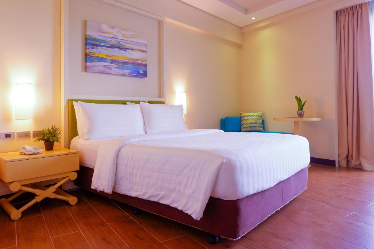 MCollection - Poolside Escape Near Boracay's Iconic Keyhole 13/41