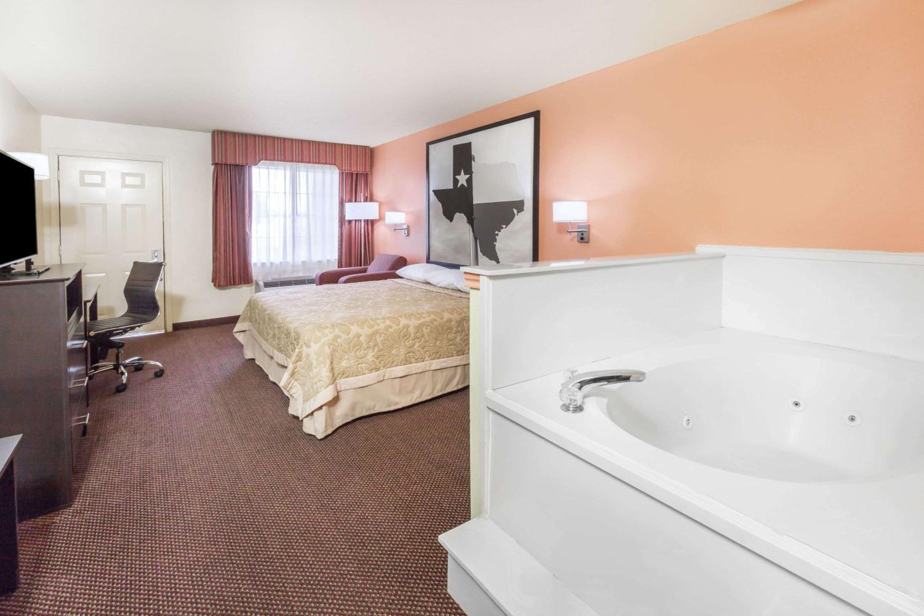 Premier Inn Palestine 28/31