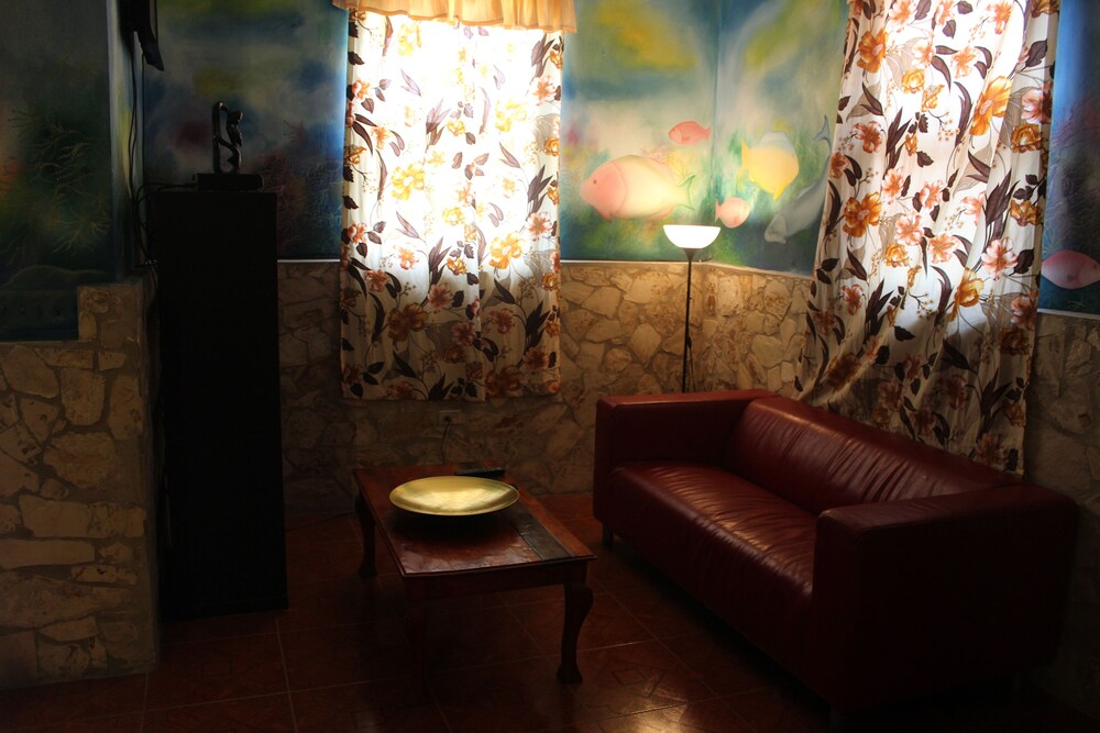 Metro Residences Hotel 44/60