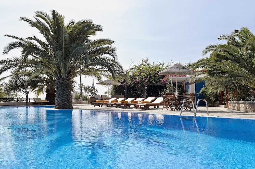 Paradise Resort 7/62