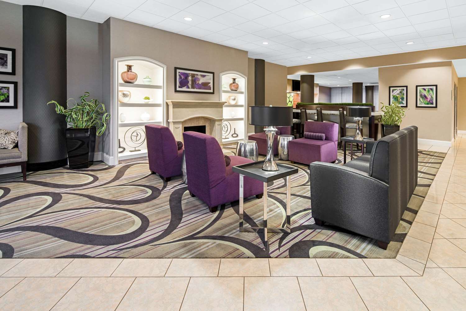 La Quinta Inn & Suites by Wyndham Buena Park 38/44