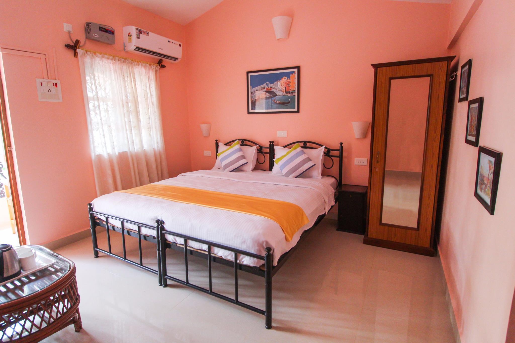 Room, Palm View