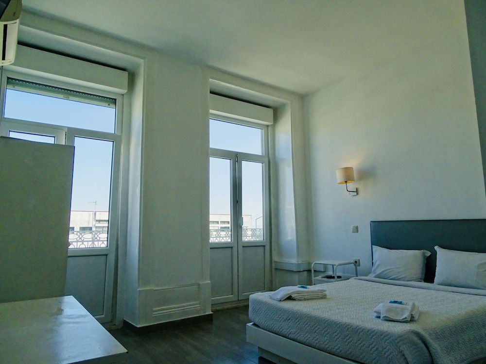 ROOM, DOUBLE BED