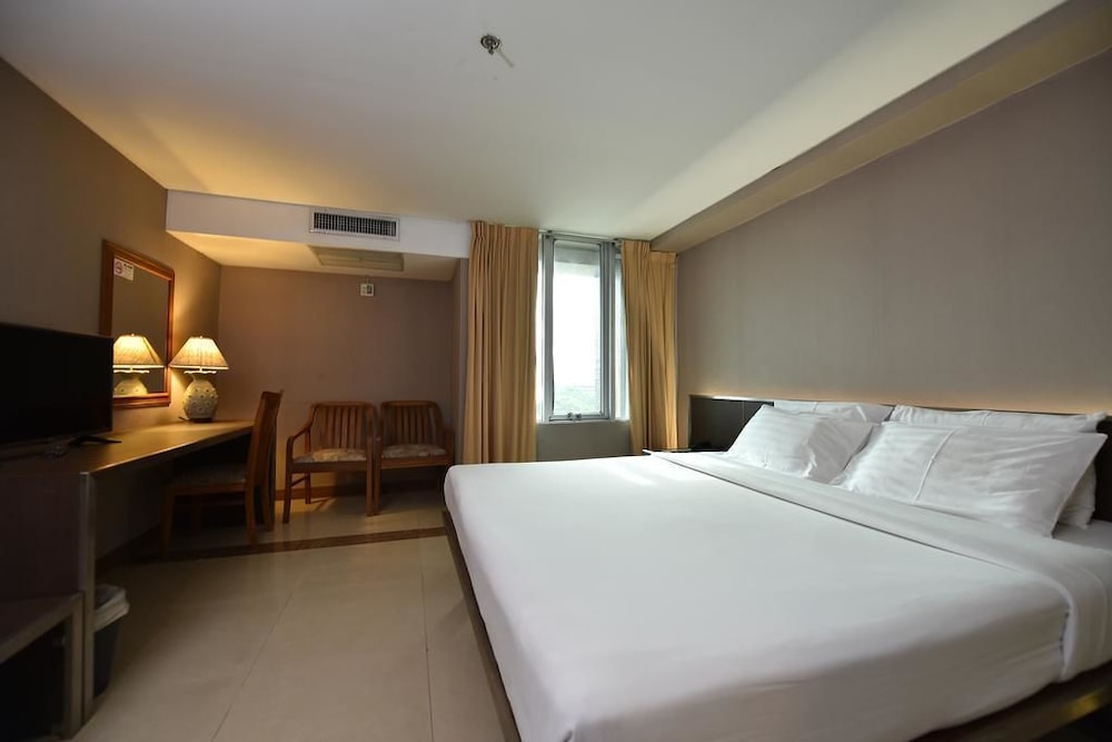ROOM, KING BED
