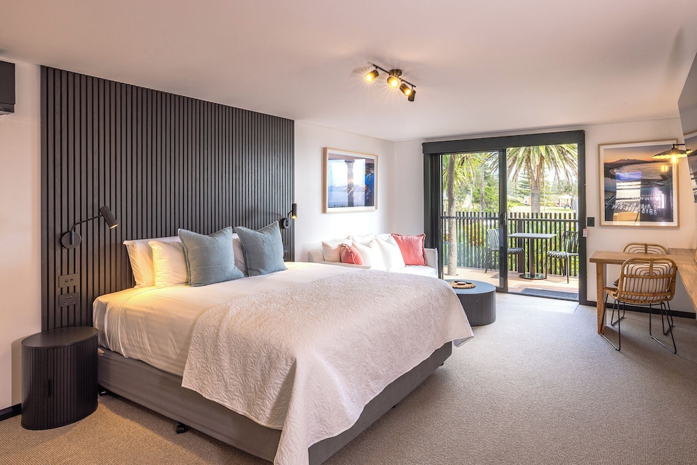 Motel, Suite, King Bed, Ocean View