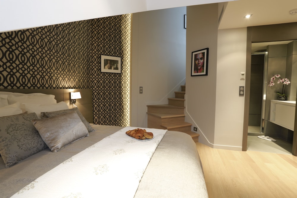 2 BEDROOMS, DUPLEX, SUITE, ANNEX