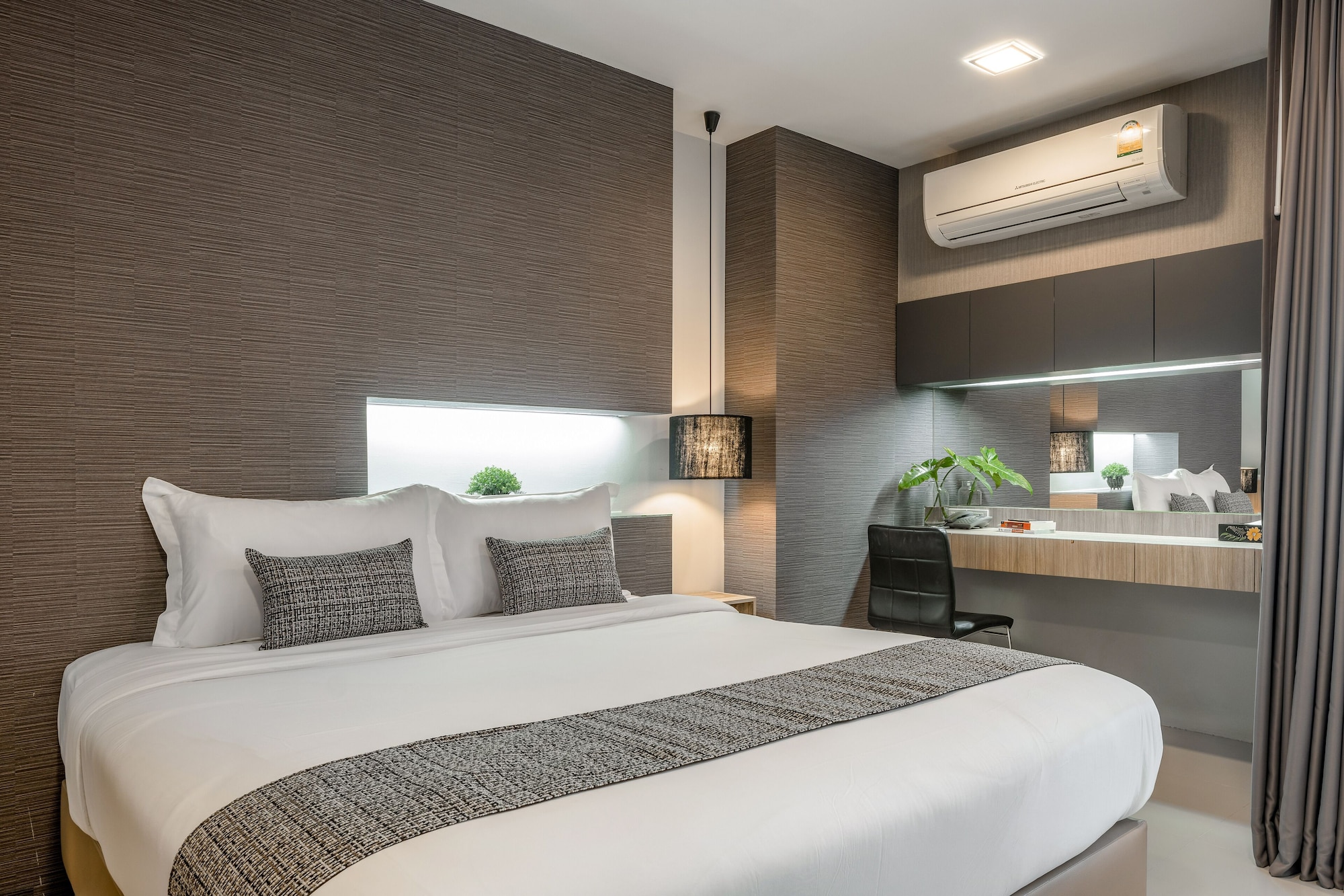 DELUXE, DOUBLE BED