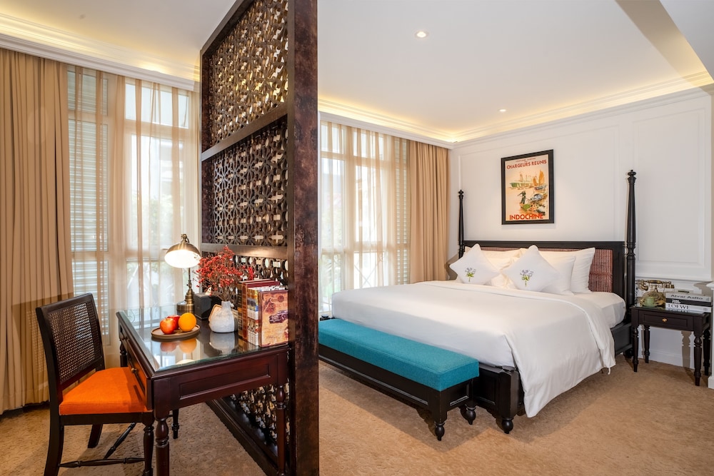 Heritage, Inner, Suite, Queen Bed