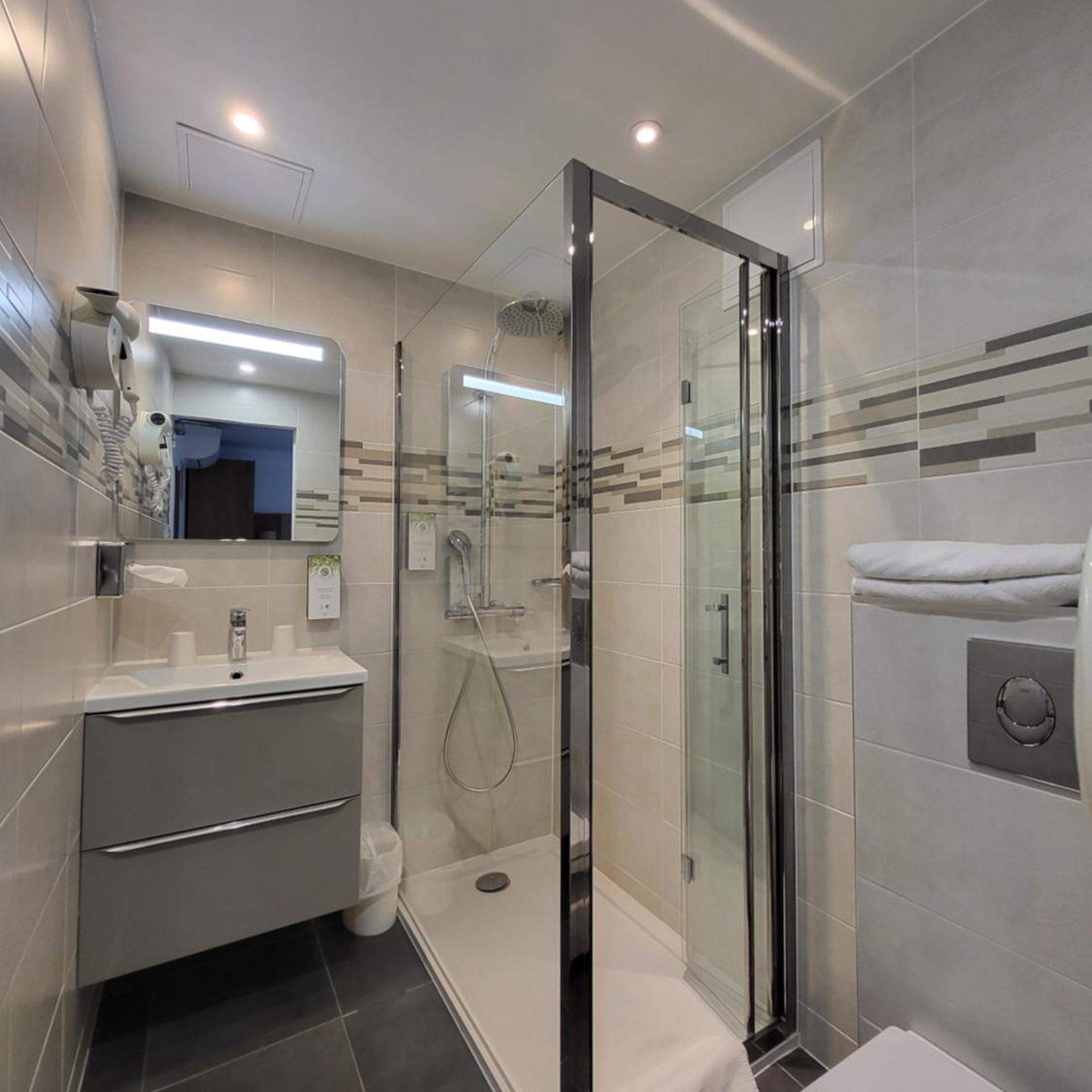 غرفة بسريرين منفصلين، Hotel Kyriad Saint Quentin En Yvelines - Montigny 7/7