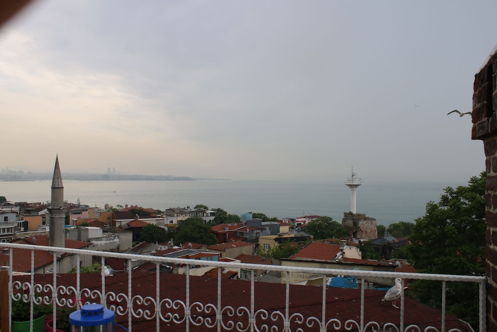 Emine Sultan Hotel 56/59