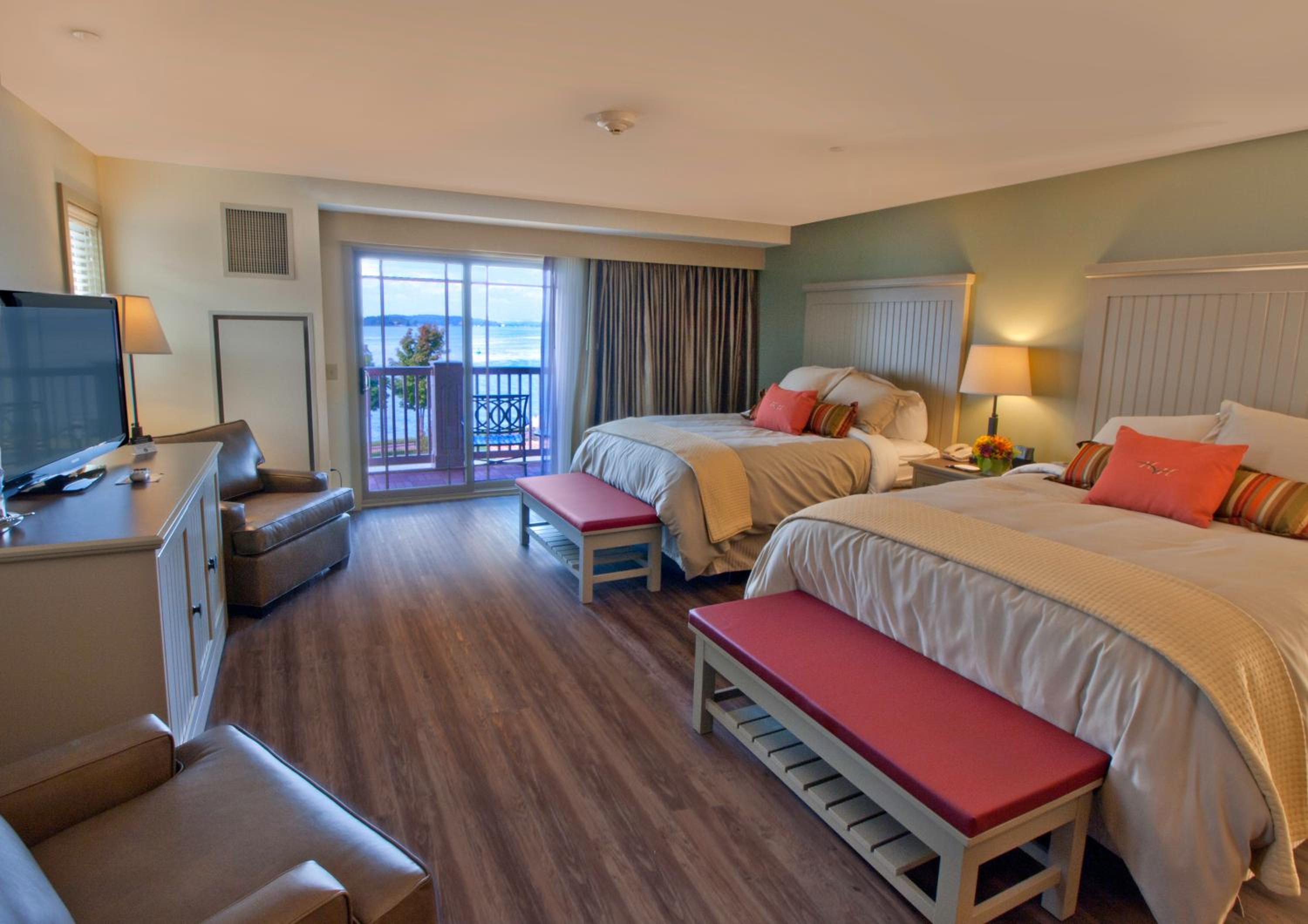 Efficiency, 2 Queen Beds, River View, Balcony