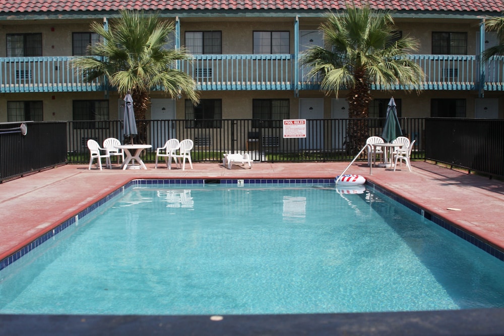 Days Inn & Suites By Wyndham Needles 5/30
