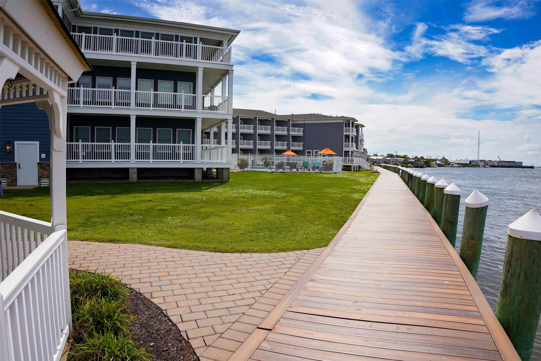 Comfort Suites Chincoteague Island Bayfront Resort 22/25