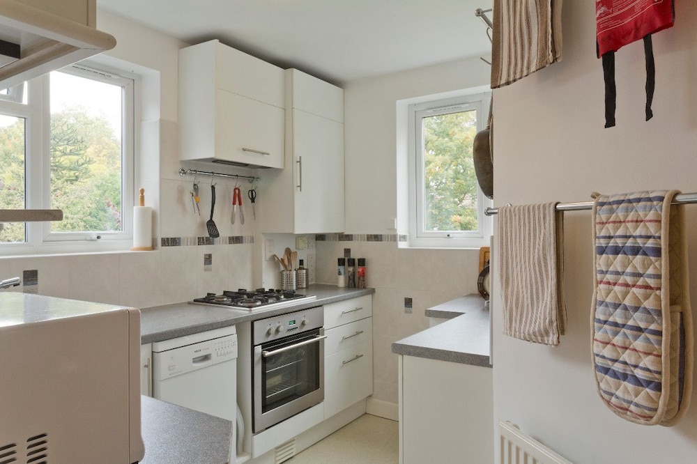 Poplar House Serviced Apartments 19/27
