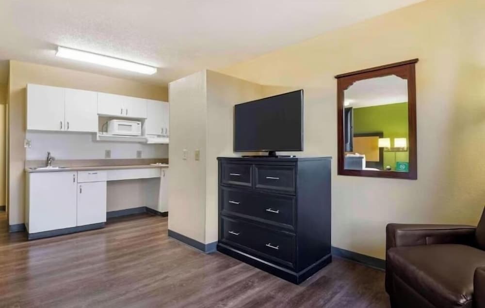 Studio 6 Corporate Extended Stay Rochester Henrietta NY 8/59