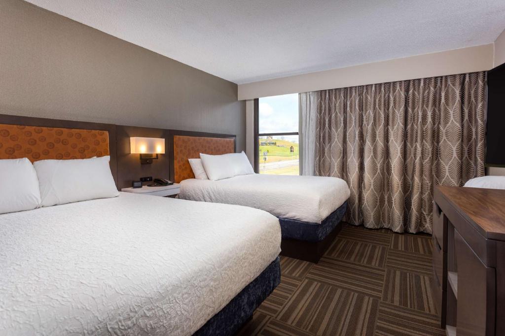 1 Bedroom, Suite, 2 Queen Beds, Sofa