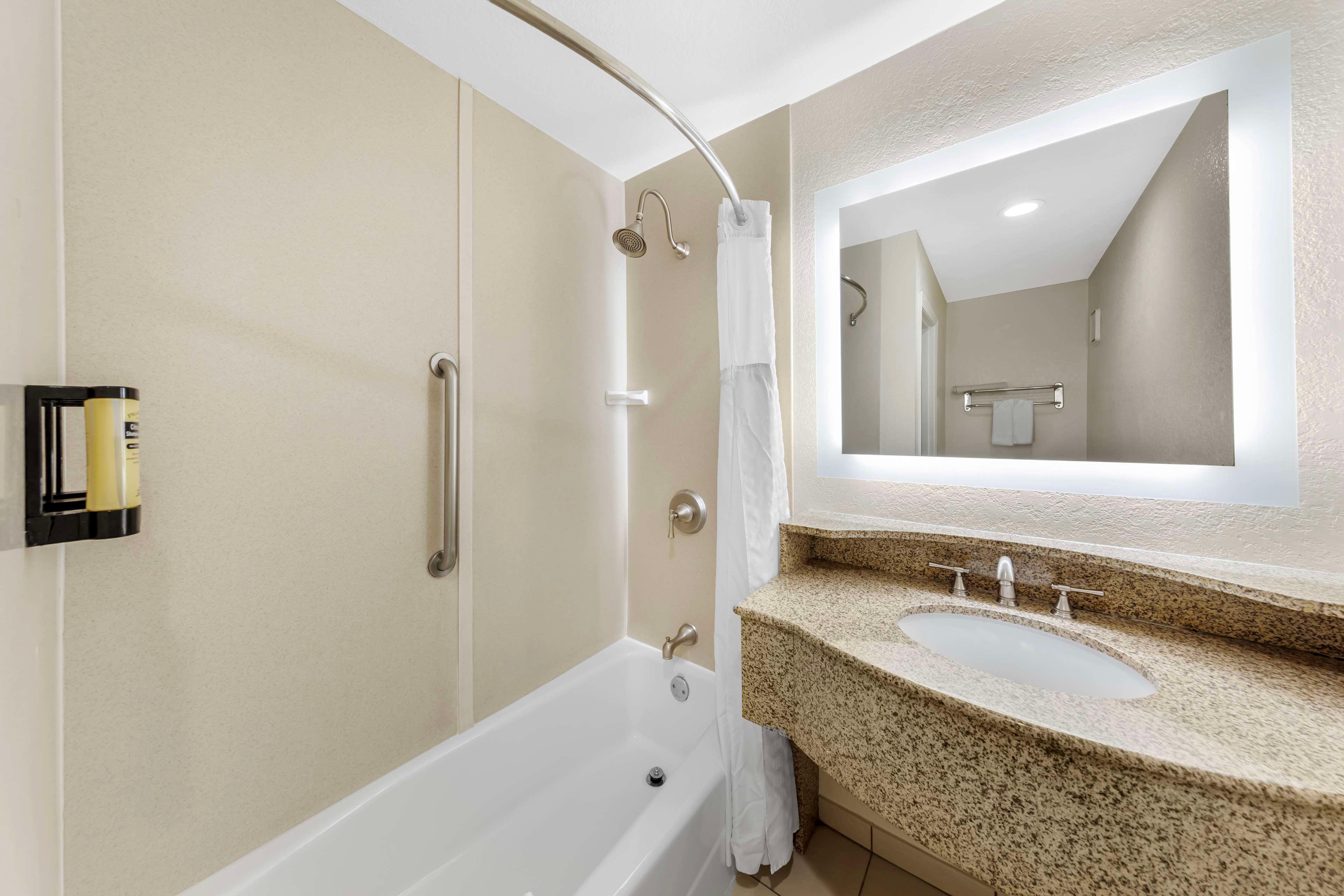 غرفة بزنس بسرير كينج، Best Western Plus Ontario Airport & Convention Center 11/14