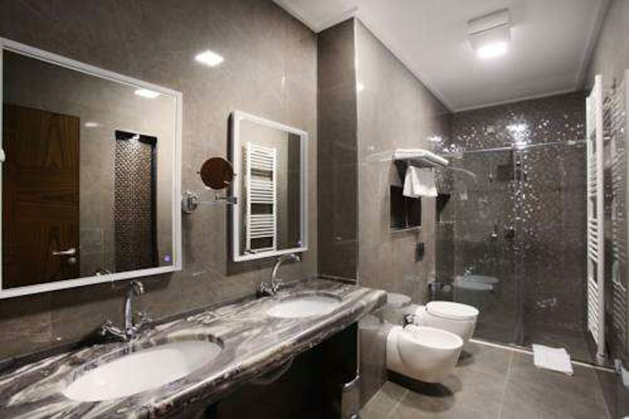HOTEL COLOSSEO TIRANA 12/12