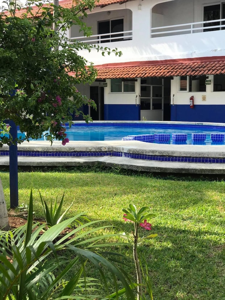 Hotel Plaza Almendros, Isla Mujeres 32/39