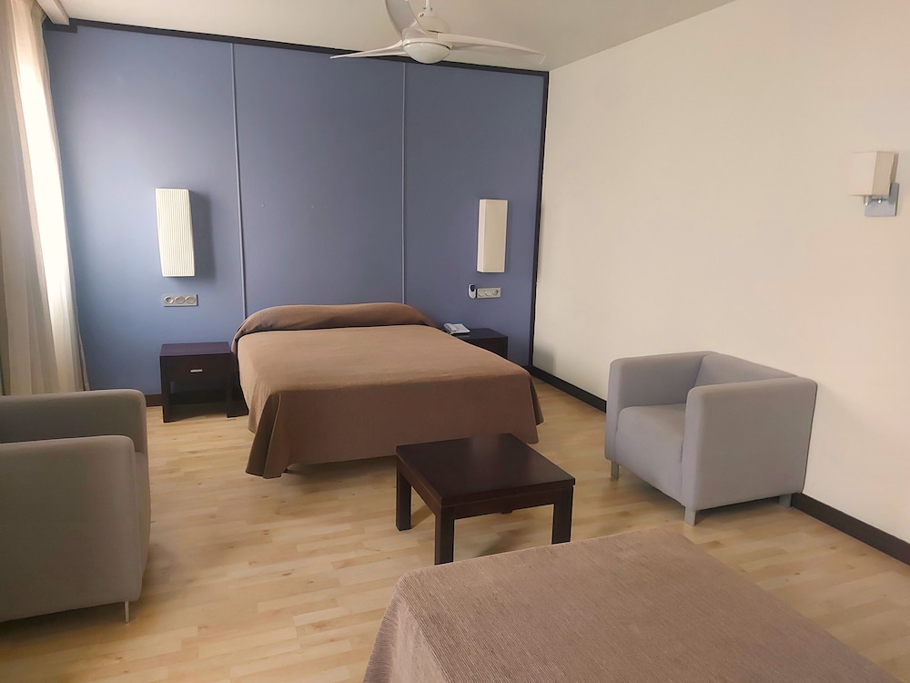 Hotel Puerta de Ocana 21/32