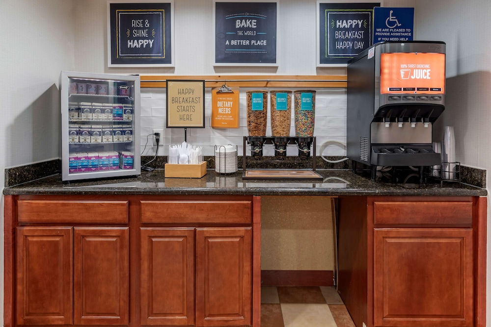 Hampton Inn Norco Corona Eastvale 48/59