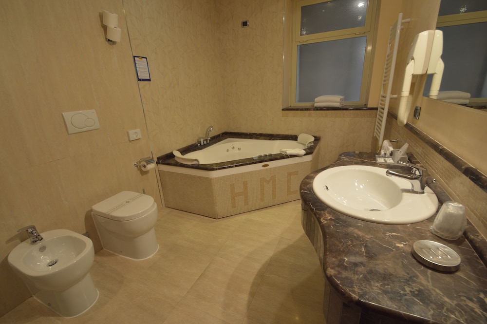 Hotel Montecarlo Roma 18/48
