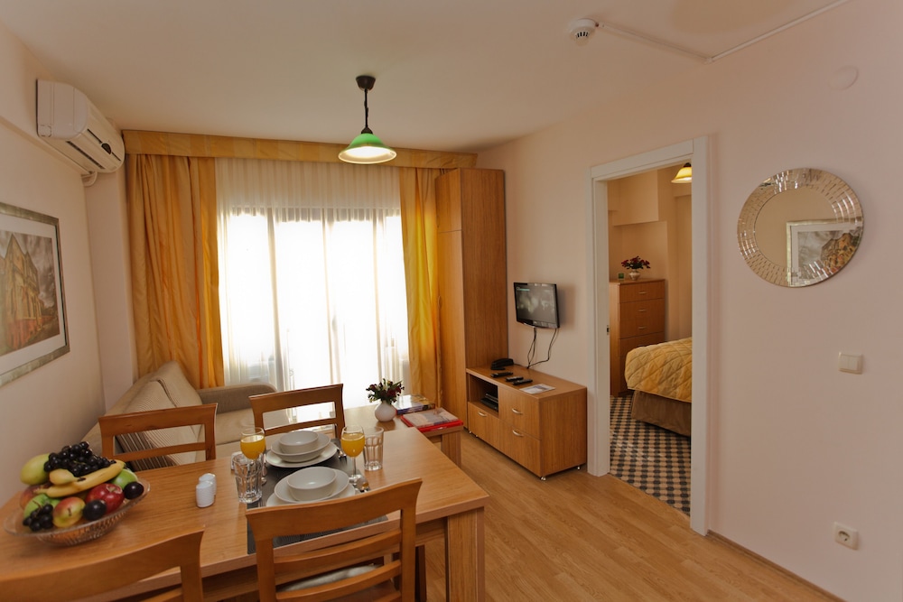 Three Apples Suites 24/39