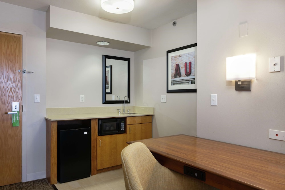 Hampton Inn And Suites Austin Airport 10/40