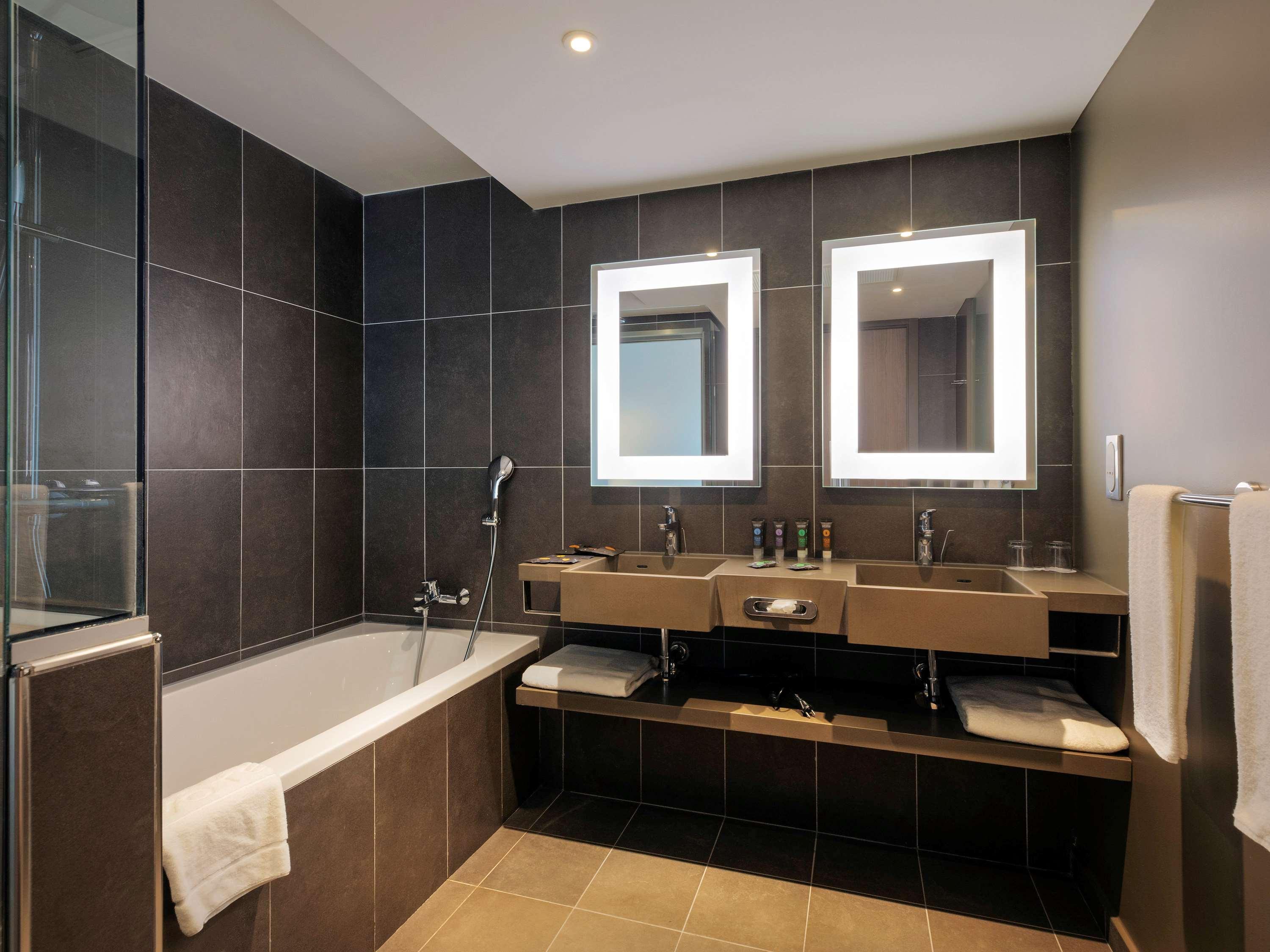 Suite, King Bed, Sofa, Novotel Istanbul Bosphorus Hotel 3/3