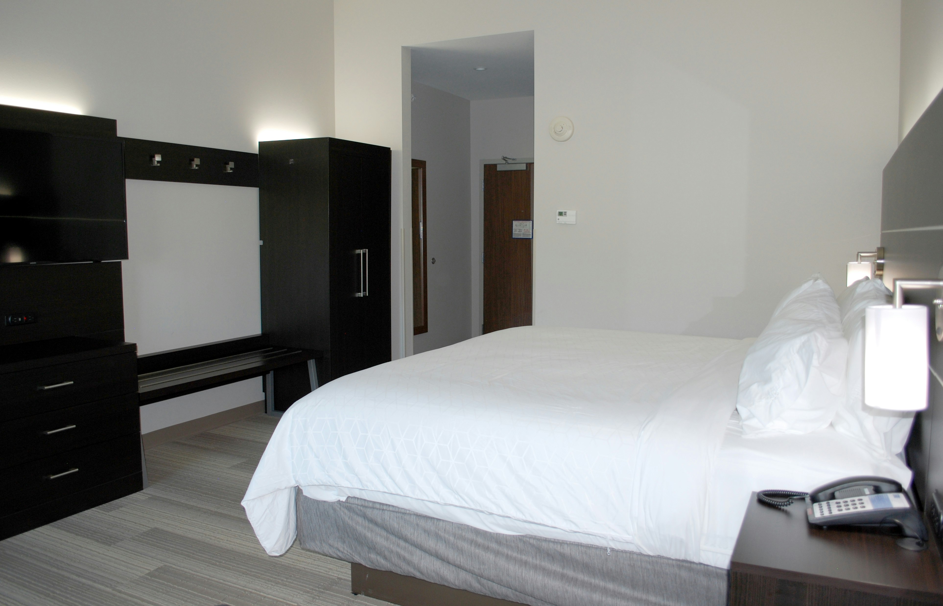 Holiday Inn Express & Suites White Hall 28/72