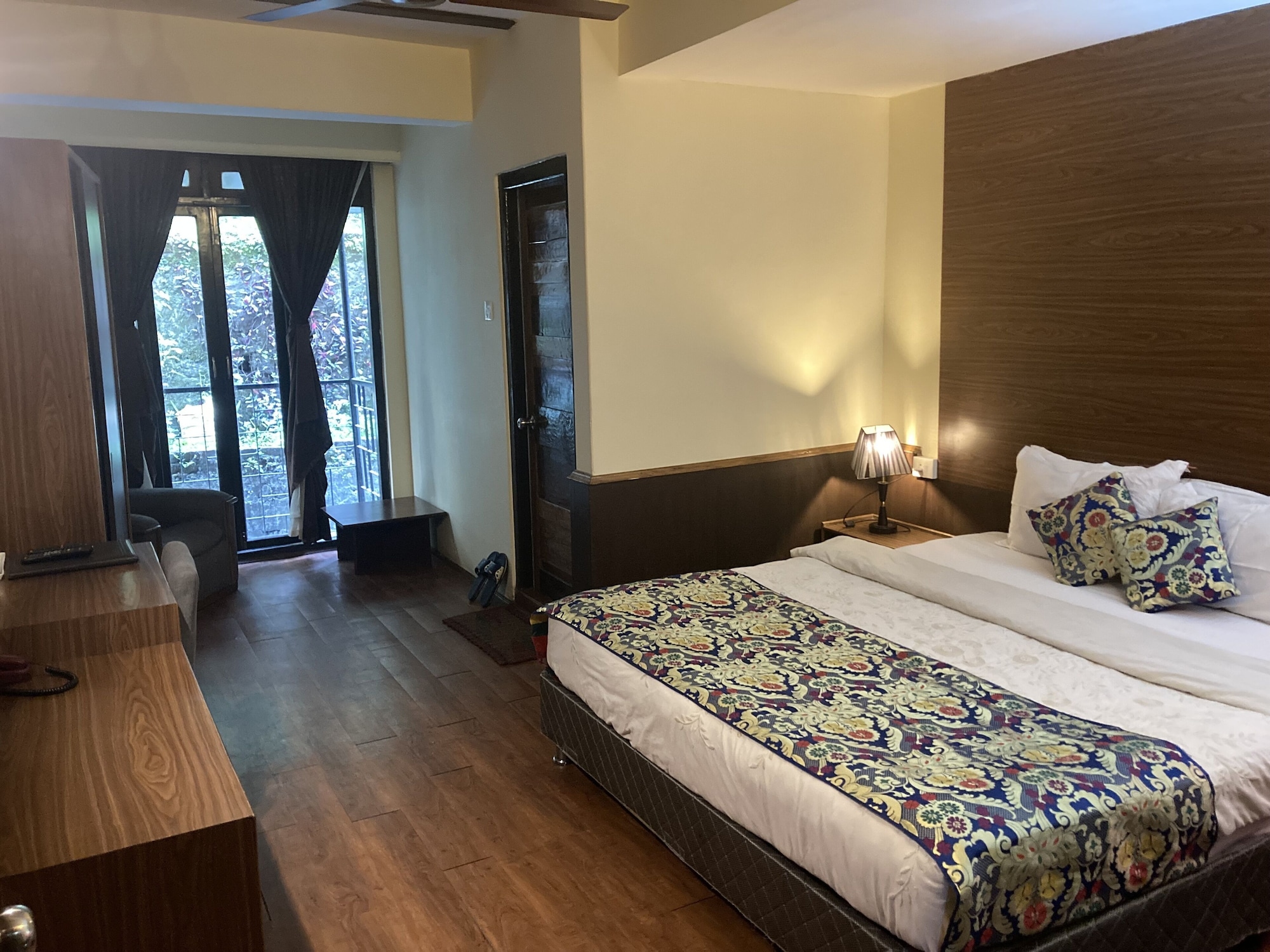 EXECUTIVE, KING BED, BALCONY